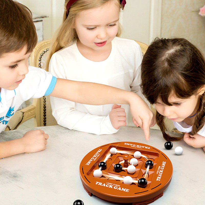 Chess Game Fun Table Top Orbit - مراجعة Party Games App وسعره